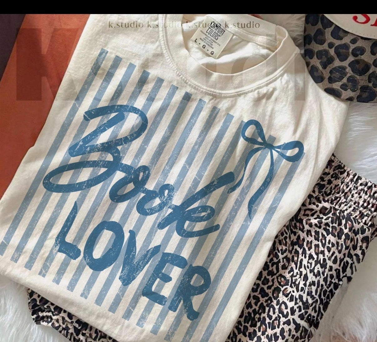 Book Lover T-shirt 📚